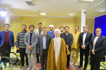 تصاویر / دیدار جمعی از شاعران آیینی با آیت الله العظمی جوادی آملی