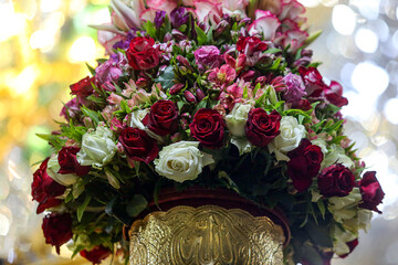 تصاویر/ گل آرایی حرم حضرت معصومه(س) در آستانه میلاد کریم اهل بیت(س)