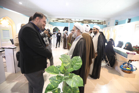 بازدید مدیر حوزه‌های علمیه خواهران از بخش حوزوی نمایشگاه بین‌المللی قرآن
