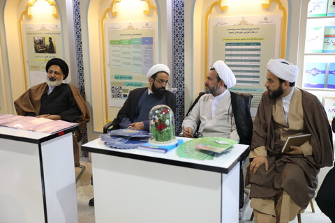 بازدید معاون تبلیغ و امور فرهنگی حوزه های علمیه از بخش حوزوی نمایشگاه قرآن