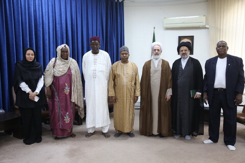 تصاویر/ دیدار وزیر فرهنگ و دین نیجربا آیت الله اعرافی