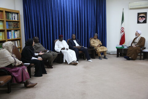 تصاویر/ دیدار وزیر فرهنگ و دین نیجریه با آیت الله اعرافی