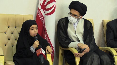 تصاویر/ دیدار دو خواهر نابغه قرآنی و ایرانی  با نماینده ولی فقیه در کاشان