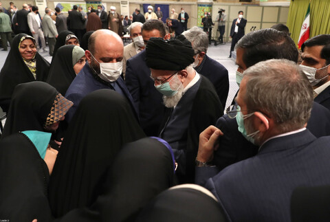 تصاویر/ دیدار جمعی از شاعران و استادان زبان و ادب پارسی با رهبر معظم انقلاب