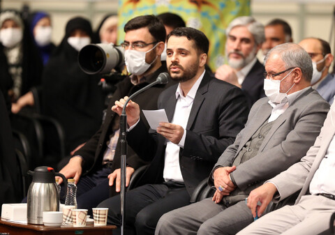 تصاویر/ دیدار جمعی از شاعران و استادان زبان و ادب پارسی با رهبر معظم انقلاب