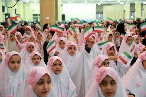 تصاویر / افطاری دو هزار نفری دانش اموزان