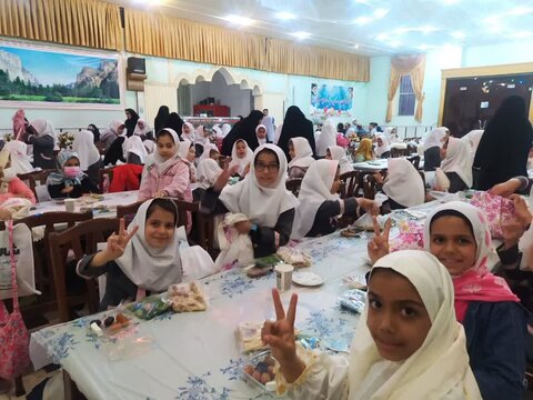جشن روزه اولی ها به همت مبلغین مدرسه علمیه امام خمینی (ره) آشتیان