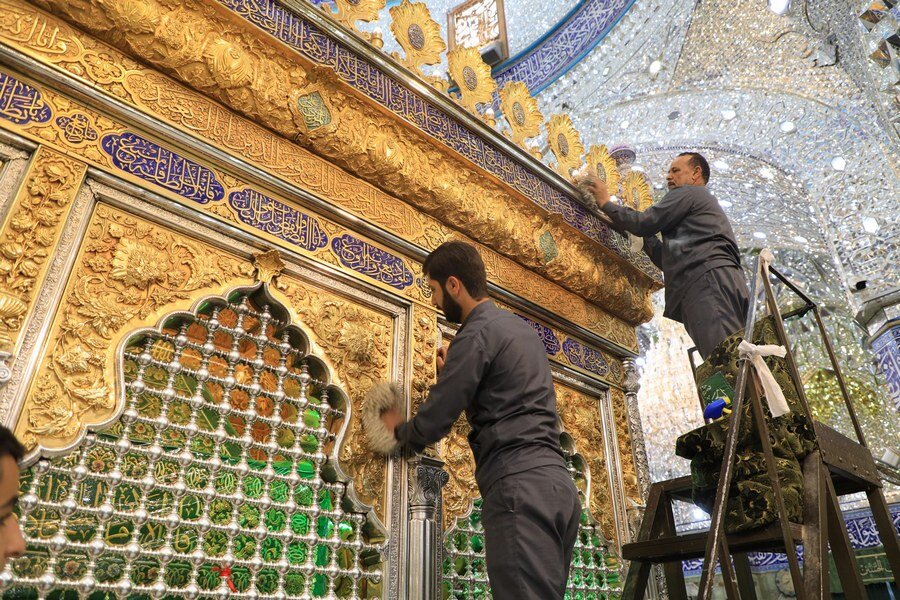 أعمال تنظيف دوريّة يشهدها حرمِ مرقد أبي الفضل العبّاس (عليه السلام) + الصور أعمال تنظيف دوريّة يشهدها حرمِ مرقد أبي الفضل العبّاس (عليه السلام) + الصور