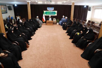 تصاویر / دیدار جمعی از مدیران حوزه علمیه خواهران استان همدان با نماینده ولی فقیه