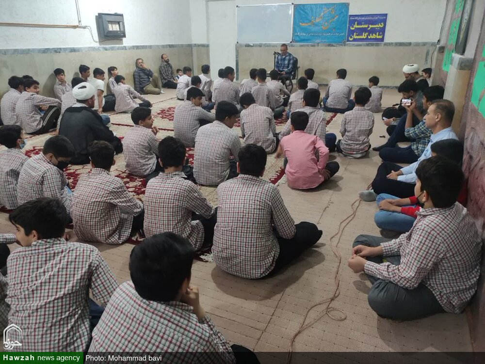 برگزاری جشن تکلیف دانش آموزان اندیمشکی در مدرسه علمیه امام صادق(ع)