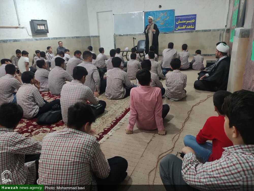 برگزاری جشن تکلیف دانش آموزان اندیمشکی در مدرسه علمیه امام صادق(ع) 