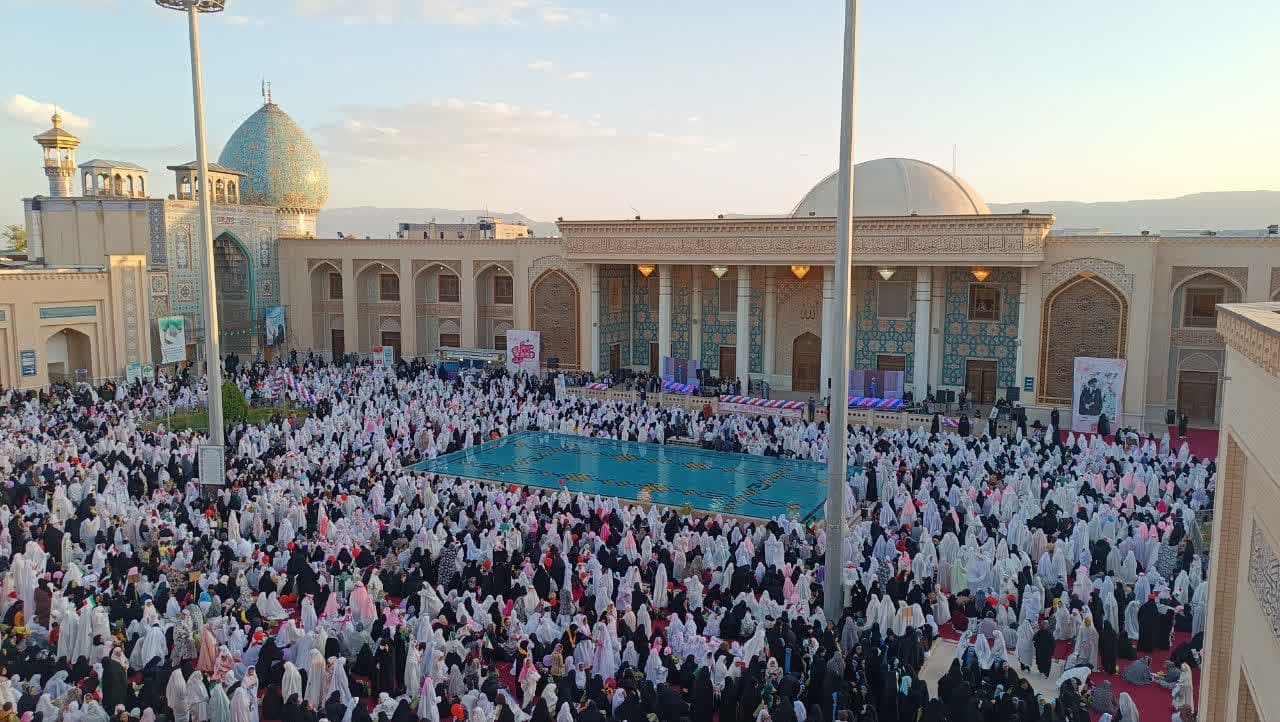 تصاویر/ جشن «روزه اولی‌ها» با حضور ۴ هزار دانش آموز در حرم مطهر شاهچراغ(ع)