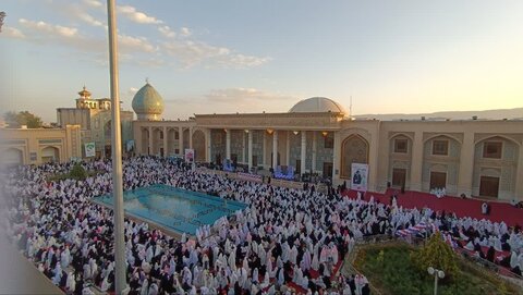 تصاویر| جشن «روزه اولی ها» با حضور 4 هزار دانش آموز در حرم مطهر شاهچراغ(ع)