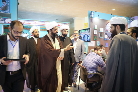 تصاویر/ بازدید مسئول مرکز رسانه و فضای مجازی حوزه های علمیه از بخش حوزوی نمایشگاه بین المللی قرآن