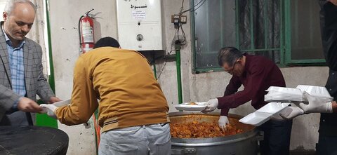 تصاویر/ توزیع 6 هزار غذای گرم در قالب اطعام مهدوی در شهرستان شوط