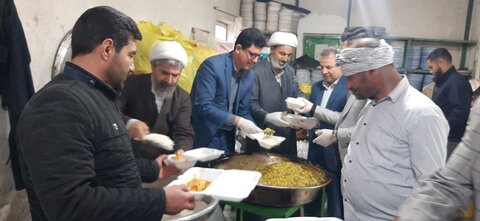 تصاویر/ توزیع 6 هزار غذای گرم در قالب اطعام مهدوی در شهرستان شوط