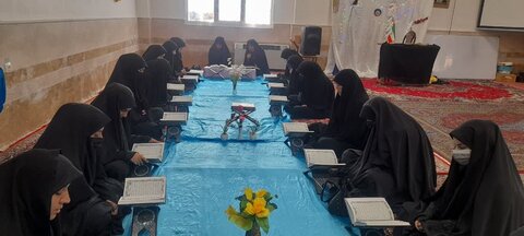 تصاویر برگزاری مراسم جزءخوانی روزانه قرآن کریم در مدرسه نورآباد