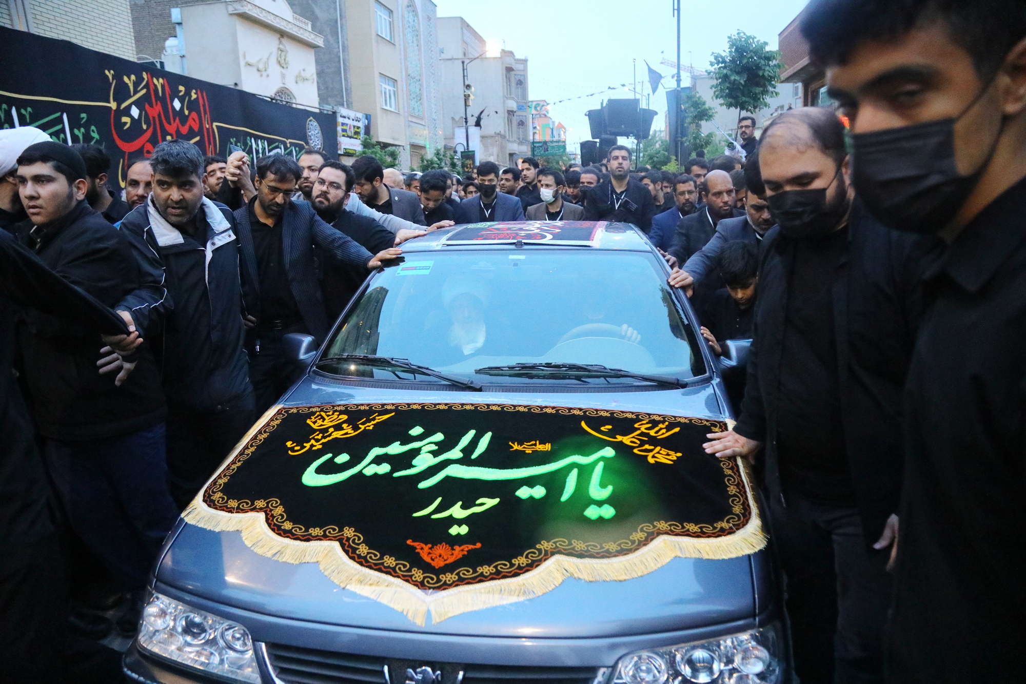 Photo/ Imam Ali Mourning Procession with Grand Ayatollah Vahid Khorasani's Presence