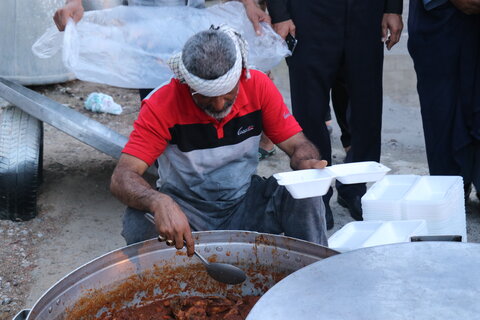 تصاویر/پخت 3000 هزار پرس غذای گرم برای ایتام و نیازمندان