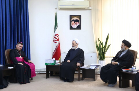 تصاویر/ دیدار سفیر واتیکان در ایران با آیت الله اعرافی