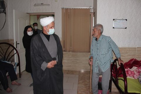 تصاویر / بازدید مدیر حوزه علمیه استان قزوین از آسایشگاه سالمندان قزوین