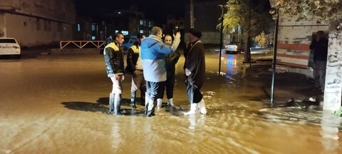 تصاویر/ بازدید میدانی امام جمعه سلماس از مناطق متاثر از آب گرفتگی