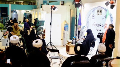 تصاویر/ برگزاری شب شعر شعرای حوزوی در بخش حوزوی نمایشگاه قرآن