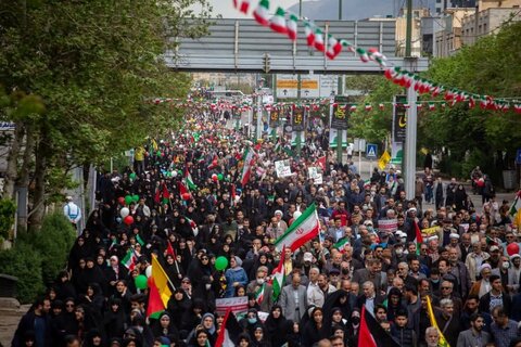 تصاویر / حضور مردم وروحانیت در مراسم راهپیمایی روز قدس