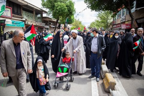 تصاویر / حضور مردم وروحانیت در مراسم راهپیمایی روز قدس
