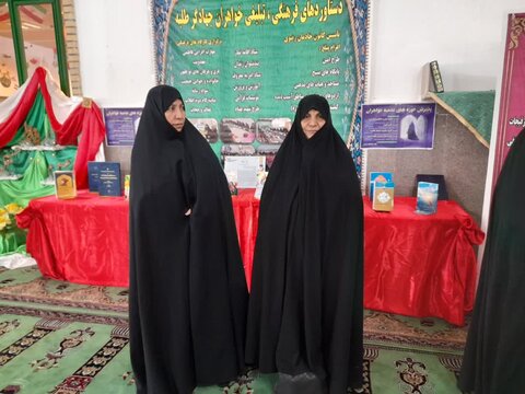 حضور سفیران رضوان مدرسه علمیه فاطمه الزهرا (س) ساوه در نماز جمعه و برپایی نمایشگاهی از عملکرد طلاب