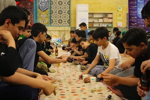 تصاویر/ اعتکاف رمضانیه دانش آموزان و طلاب یزدی
