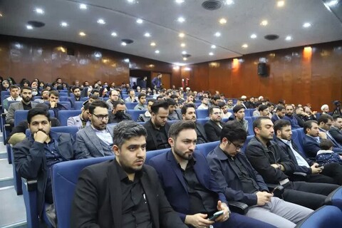 تصاویر/ دیدار جمعی از فعالان فضای مجازی تبریز با نماینده ولی فقیه در آذربایجان شرقی