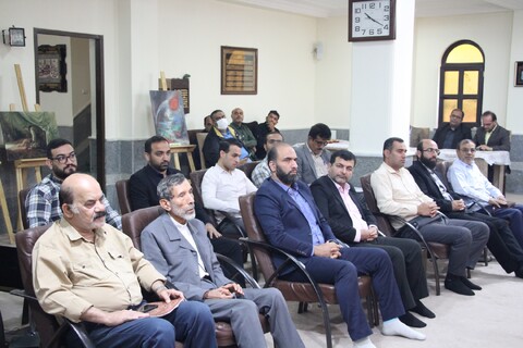 نشست صمیمی جمعی از هنرمندان با نماینده ولی فقیه در بوشهر