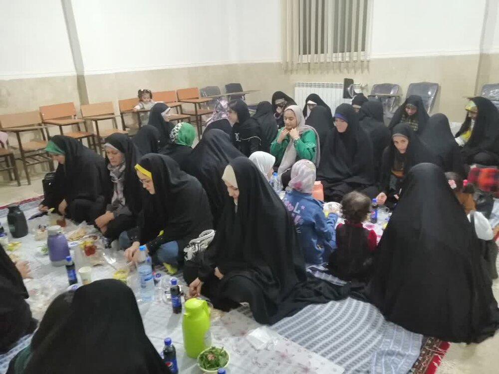 مدرسه علمیه حضرت زهرا سنجان (س) میزبان ضیافت افطاری طلاب