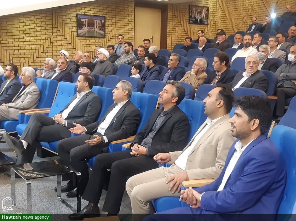 مسئولان خدمتگزار مردم باشند