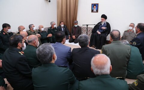 الإمام الخامنئي في لقاء جمع من قادة وكبار مسؤولي القوات المسلّحة: