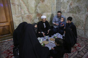 تصاویر/ افطاری خانوادگی در حرم حضرت معصومه(س)