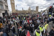 لندن میں صیہونی حکومت کے جرائم کے خلاف ہزاروں افراد نے مظاہرہ کیا + ویڈیو
