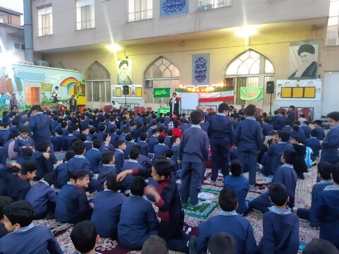 تصاویر: حضور نماینده ولی فقیه در کاشان در ضیافت افطاری دانش آموزان مدرسه لاجوردی