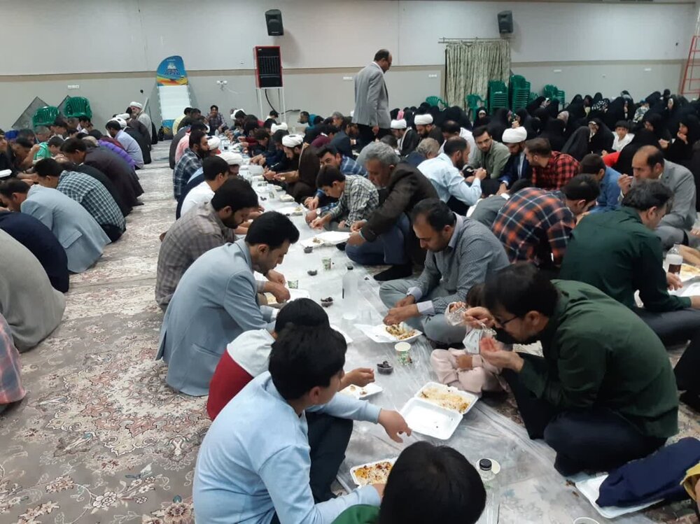 طلاب به سراغ نسل جوان بروند