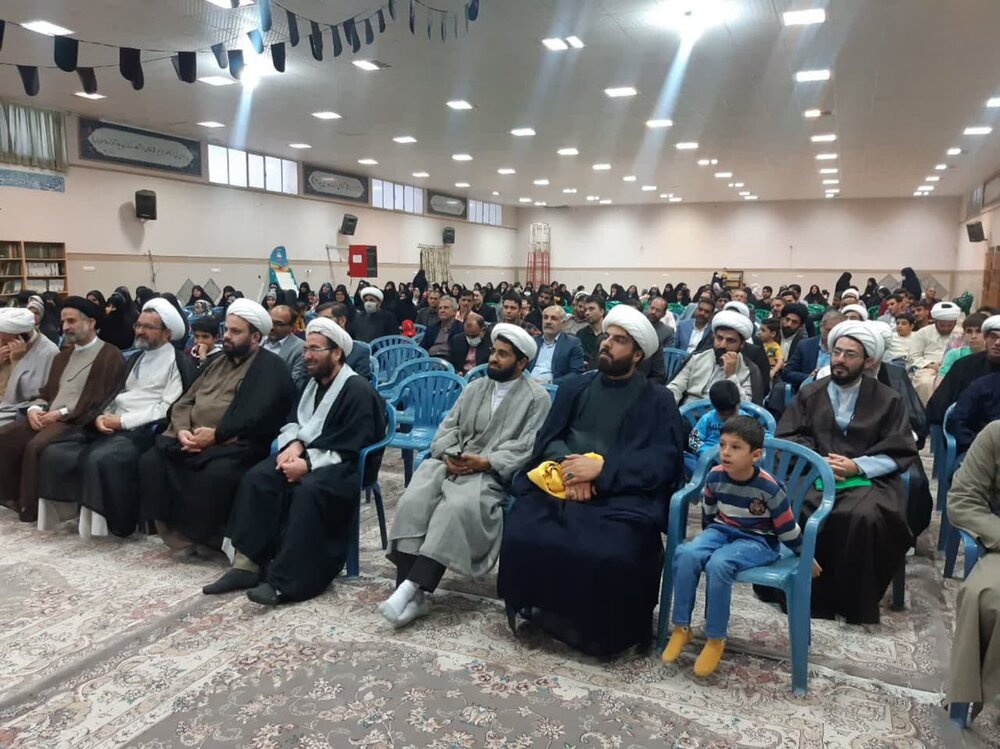 طلاب به سراغ نسل جوان بروند