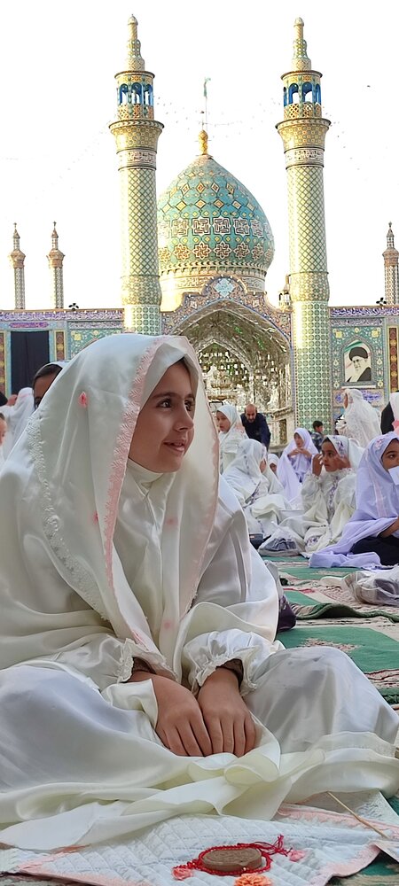 جشن بزرگ ۴۰۰ روزه اولی مدارس دخترانه آران و بیدگل برگزار شد +عکس