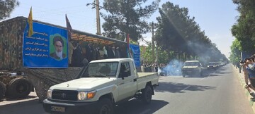 تصاویر/ رژه نیروهای مسلح  به مناسبت روز ارتش در آران و بیدگل