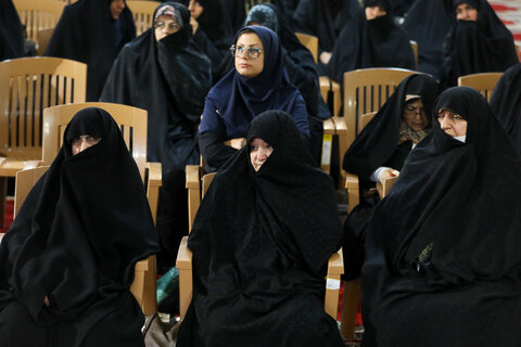 تصاویر / نشست صمیمانه با جمعی از بانوان تأثیرگذار استان قزوین با حضور امام جمعه قزوین