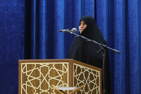 تصاویر / نشست صمیمانه با جمعی از بانوان تأثیرگذار استان قزوین با حضور امام جمعه قزوین