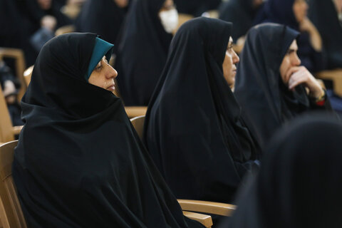 تصاویر / نشست صمیمانه با جمعی از بانوان تأثیرگذار استان قزوین با حضور امام جمعه قزوین