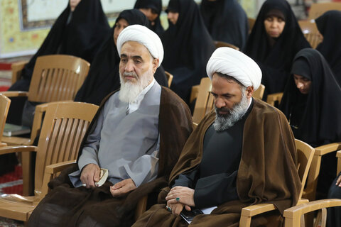 تصاویر / نشست صمیمانه با جمعی از بانوان تأثیرگذار استان قزوین با حضور امام جمعه قزوین