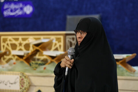 تصاویر / نشست صمیمانه با جمعی از بانوان تأثیرگذار استان قزوین با حضور امام جمعه قزوین