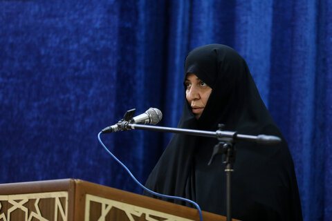 تصاویر / نشست صمیمانه با جمعی از بانوان تأثیرگذار استان قزوین با حضور امام جمعه قزوین