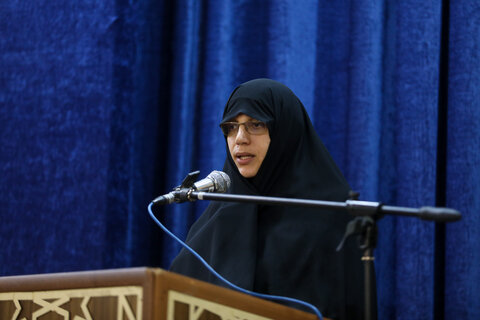 تصاویر / نشست صمیمانه با جمعی از بانوان تأثیرگذار استان قزوین با حضور امام جمعه قزوین